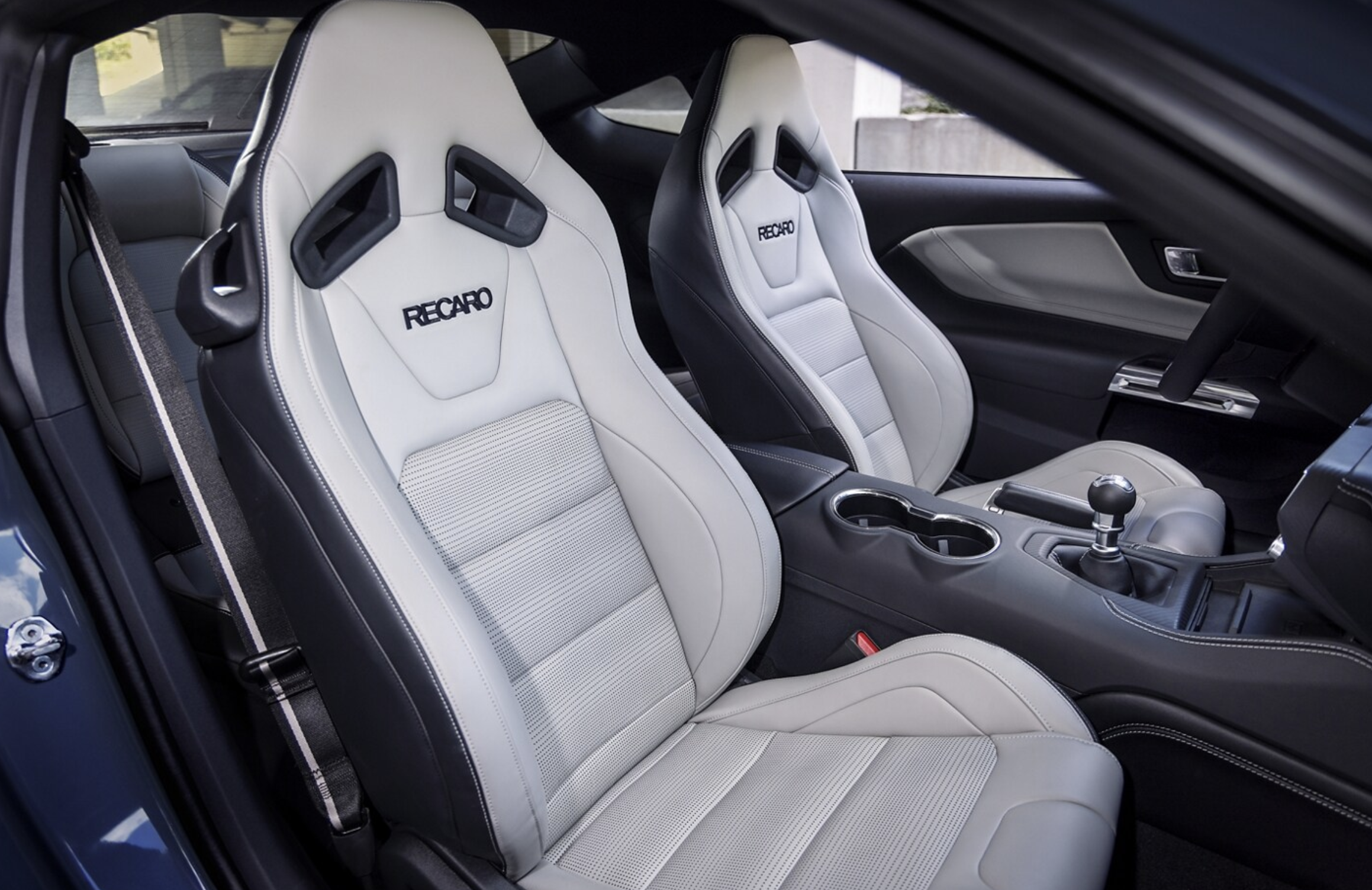 New 2024 Ford Mustang Interior Features Near Me in Floresville, TX