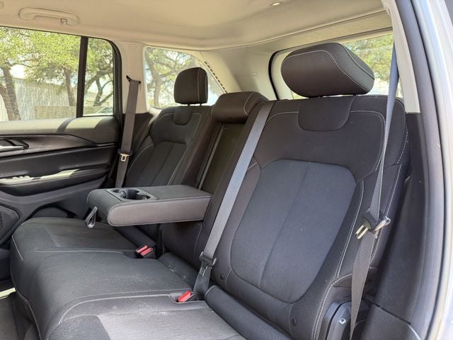 2024 Jeep Grand Cherokee Base