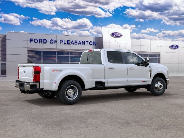 2027 Ford F-350SD F-350® Lariat®