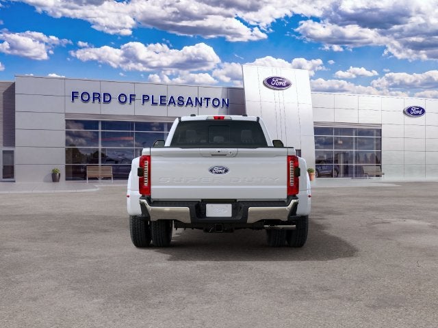 2027 Ford F-350SD F-350® Lariat®
