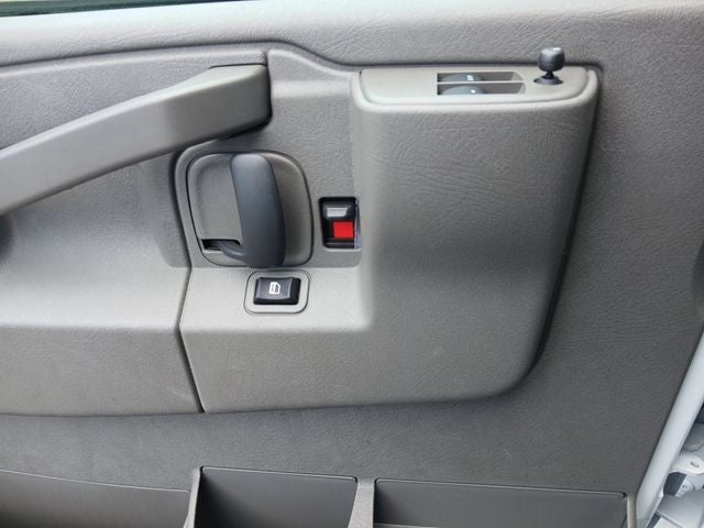 2025 Chevrolet Express 3500 LT
