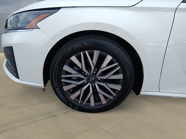 2025 Nissan Altima SV - Photo 14
