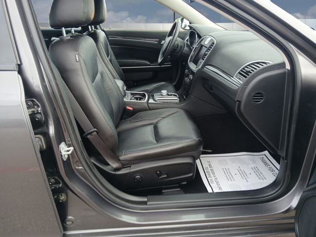 2022 Chrysler 300 Touring L