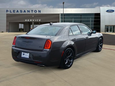 2022 Chrysler 300 Touring L