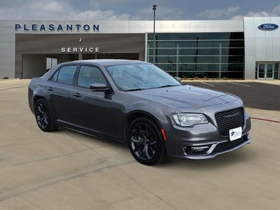 2022 Chrysler 300 Touring L