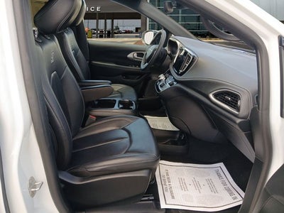 2024 Chrysler Pacifica Hybrid Select