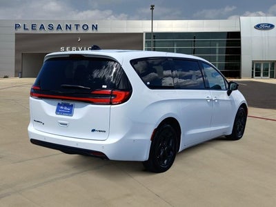 2024 Chrysler Pacifica Hybrid Select