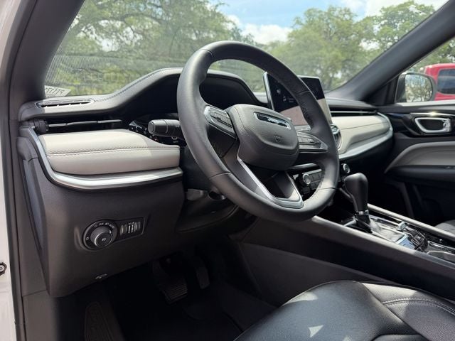 2025 Jeep Compass Base