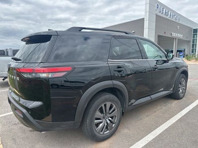 2025 Nissan Pathfinder Base