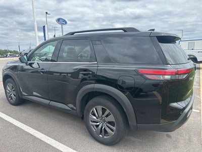 2025 Nissan Pathfinder Base