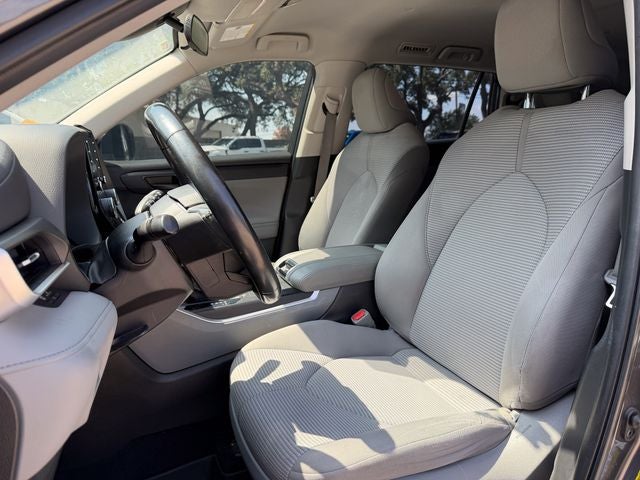 2022 Toyota Highlander LE