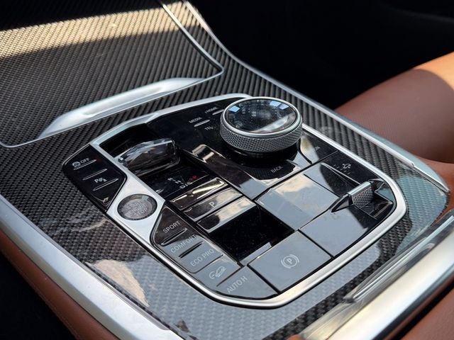 2025 BMW X7 M60i