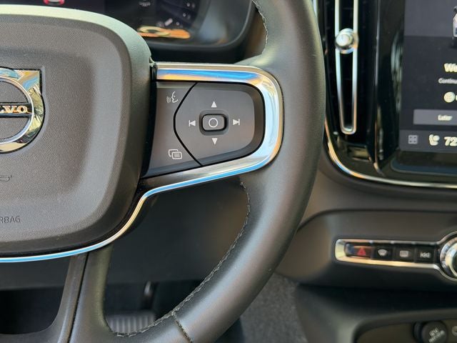 2024 Volvo XC40 B5 Plus Bright Theme