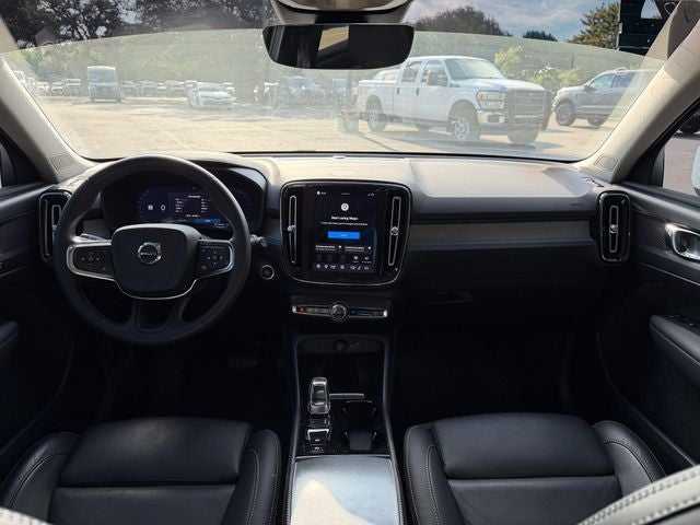 2024 Volvo XC40 B5 Plus Bright Theme