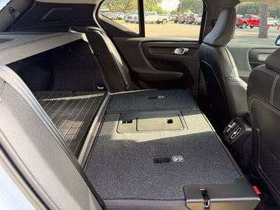 2024 Volvo XC40 B5 Plus Bright Theme